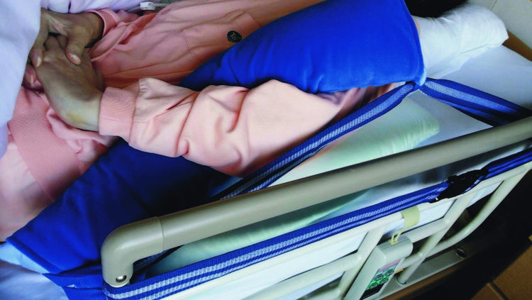 姿勢保持クッション お助けくん (拘縮 腋下の床ずれ予防 固定式 抱きまくら)